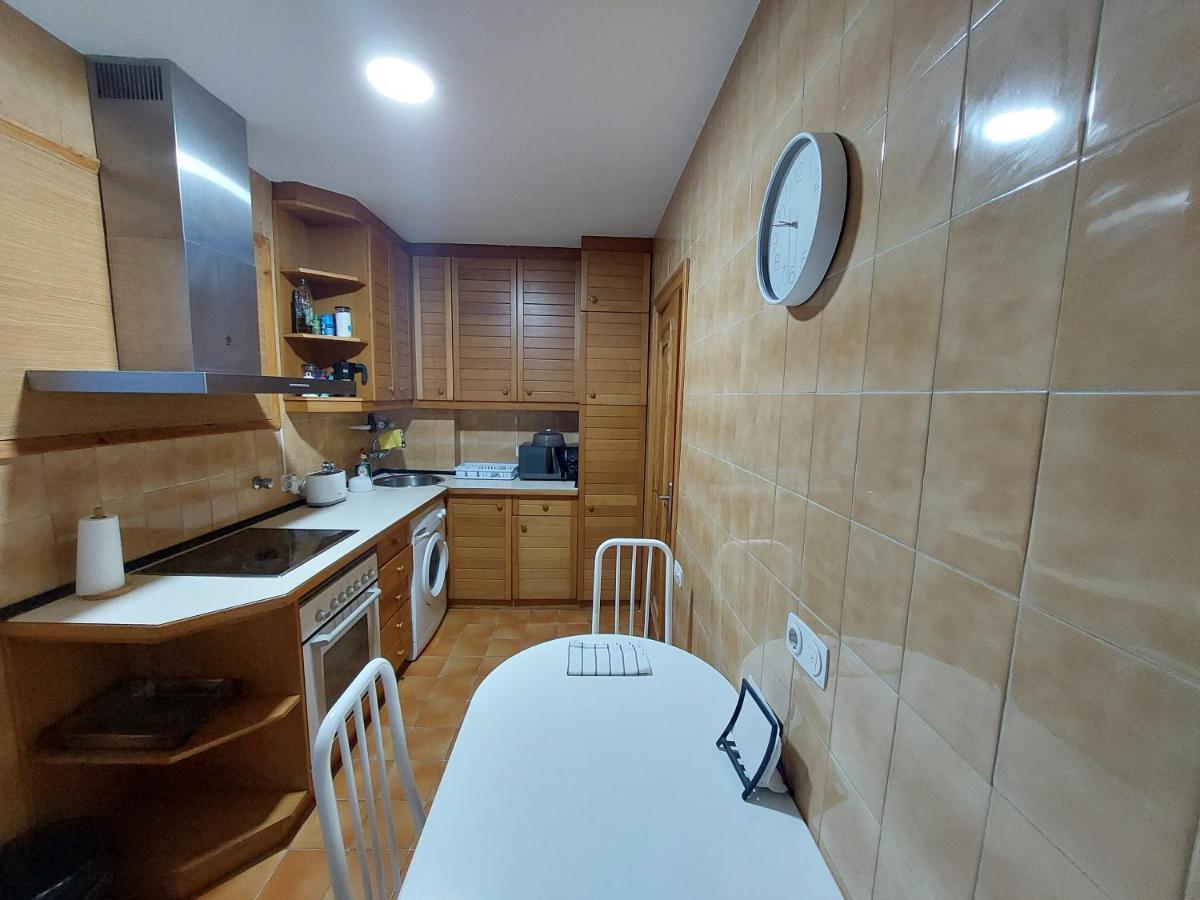 Piso Sencillo Y Acogedor Con Parking Gratuito Apartment Baranain Exterior photo